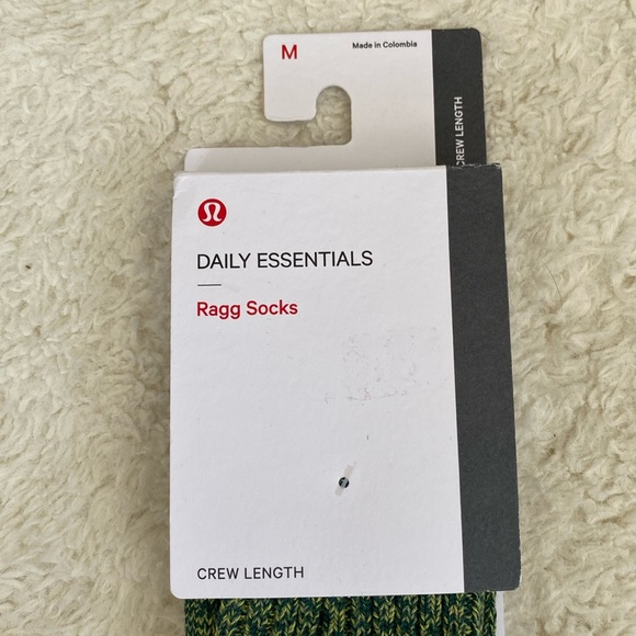 ❤️ Lululemon Essentials Ragg Socks Size Medium NWT - Picture 2 of 9